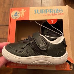 NWT babies size 4 black shoes